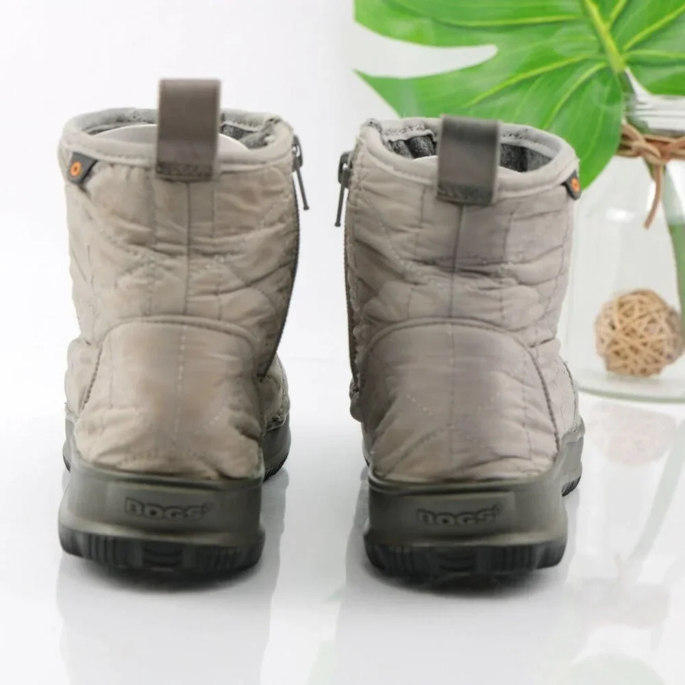 Bogs‎ Womens Snowday Boot Size 7 Waterproof Gray Beige Quilted Insulated Bootie